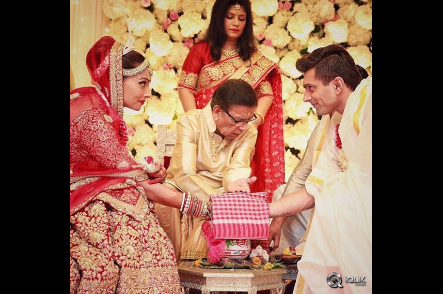 Bipasha-Basu-and-Karan-Singh-Grover-Marriage-Photos